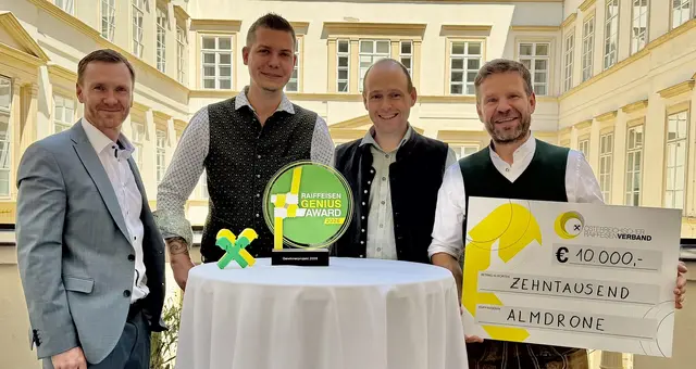 Von links: Franz Hackl, Hannes Kamleitner, Mario Thauerböck Mario und Wolfgang König bei der Verleihung des Raiffeisen-Genius-Awards.
 | Foto: Raiffeisen