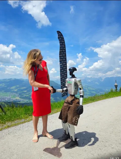 Technologie trifft Tirol – der AI Summit bot auch ungewöhnliche Begegnungen. | Foto: Schilling