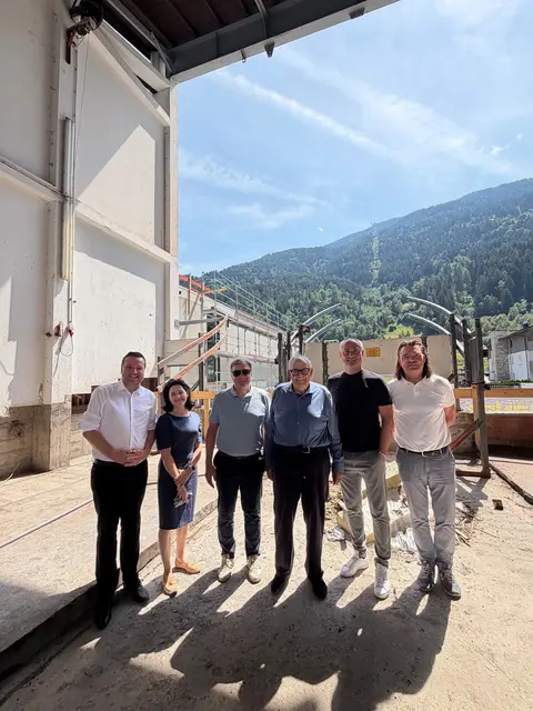 Der Venet-Aufsichtsrat beim Lokalaugenschein auf der Venet-Baustelle. | Foto: platzermedia