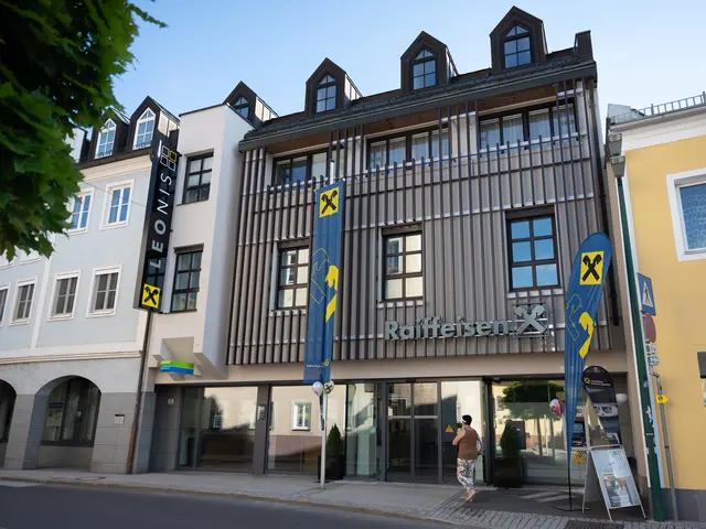 Die gelungene neue Fassade des "Leonis", das neue Dienstleistungszentrum auf dem Hauptplatz in Bad Leonfelden. | Foto: Raiffeisen