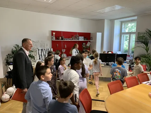 Im Büro des Bezirksvorsteher herrschte reges Treiben.  | Foto: Agentur Müllers Freunde GmbH