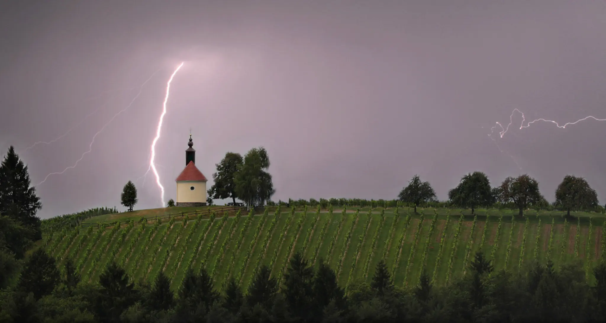 Severe Weather Warning: Severe thunderstorms with hail and strong winds ...