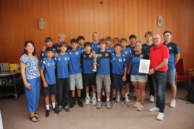 Ehrungen mit den Team der SMS Schwechat. | Foto: Stadtgemeinde Schwechat