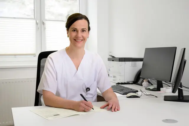 Primaria Dr. Mirjam Kauper will die Anästhesie verständlicher machen. | Foto: BKH Reutte/Fotostudio Réne