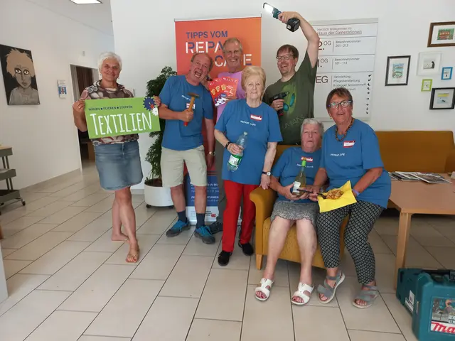 Beim zweiten Repair Café in Brixlegg wurden insgesamt 33 defekte Gegenstände gemeinsam mit ehrenamtlichen Helferinnen und Helfern repariert und so vor dem Wegwerfen bewahrt.