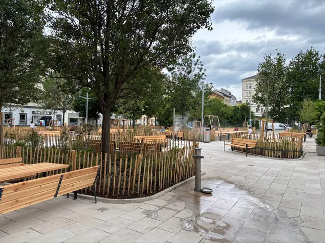 Der Volkertplatz ist fertig umgestaltet und bietet nun zahlreiche Grünflächen, Sitzgelegenheiten und Abkühlung. | Foto: Luca Arztmann/MeinBezirk