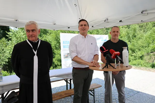 Stiftskämmerer Elias Carr, Bürgermeister Christoph Kaufmann, Stadtrat Christoph Stattin | Foto: Stadtgemeinde Klosterneuburg/Lutz