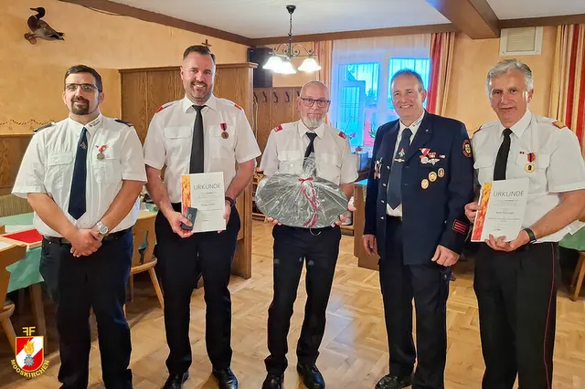 Bei den Feierlichkeiten wurden auch Ehrengeschenke ausgetauscht. | Foto: FF Mooskirchen