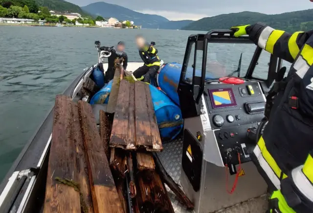 Zahlreiche Treibgegenstände wurden im Zuge des Unwetters auf den Millstätter See gespült. | Foto: Freiwillige Feuerwehr Millstatt