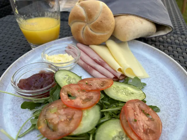 Das Frühstück "Il Classico" mit frischem Orangensaft und Gebäck. | Foto: Barbara Babonitsch-Diewald / MeinBezirk