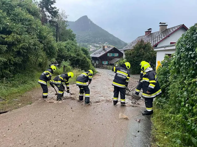 Die Roseggerstraße in Neuberg wurde überschwemmt.