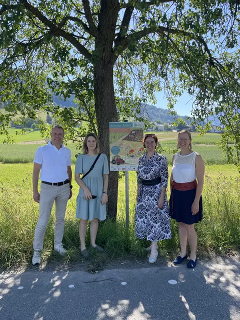 Bürgermeister Günther Großauer, Rebecca Lederhilger, Regina Aspalter, Helene Einzenberger (v. li.). | Foto: KEM Ennstal-Steyrtal