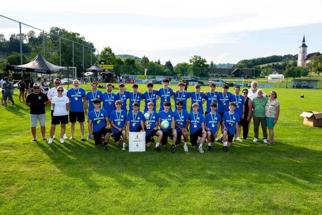 Meisterjubel bei SV Gralla/Fußballcollege Leibnitz in der U16.  | Foto: Stfv