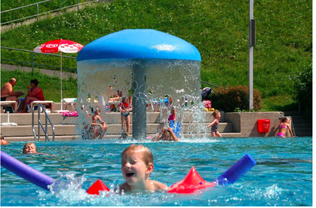 Das ungetrübte Badevergnügen im Freibad Laakirchen könnte im schlimmsten Fall vorbei sein. Die Wasserrettung hat ihren freiwilligen Dienst vorübergehend eingestellt. | Foto: Stadtgemeinde Laakirchen