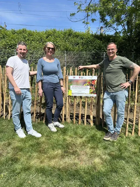 Da Naschhecken in den heißen Sommermonaten mehr Wasser zum Überleben benötigen, werden aktuell wieder Penzingerinnen und Penzinger für Gieß-Patenschaften gesucht. | Foto: BV14