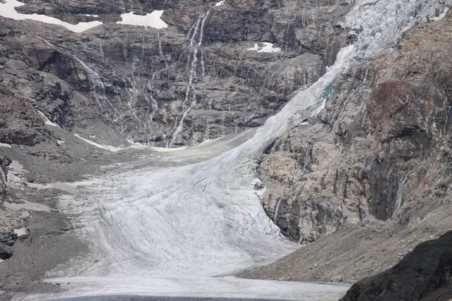Die letzte Eisverbindung über den Hufeisenbruch zur Pasterzenzunge im Jahr 2023.  | Foto: ÖAV/Anna Praxmarer