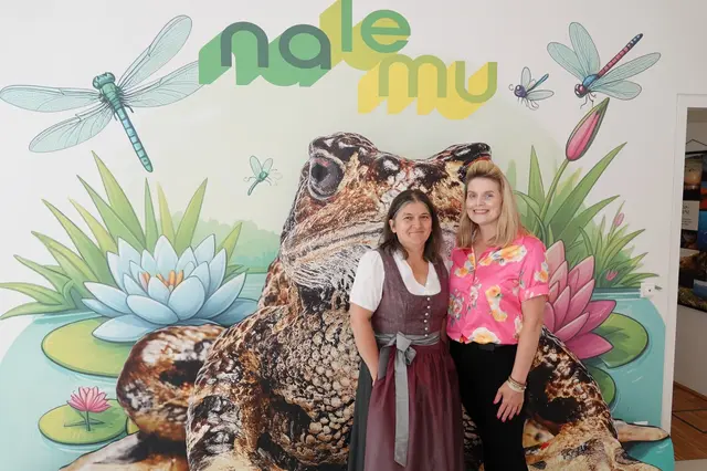 Obfrau Claudia Sperl und Museumsleiterin Désirée Steinwidder luden zur Eröffnung ins Naturhaus Neumarkt.