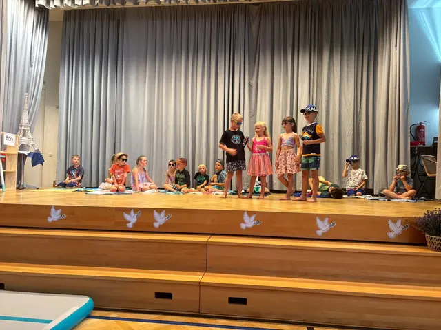 Die Volksschule St. Ulrich veranstaltete unter dem Motto" Hand in Hand für den Frieden" das heurige Schulfest. | Foto: Privat