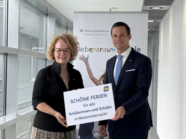 Bildungslandesrätin Christiane Teschl-Hofmeister und Bildungsdirektor Karl Fritthum zogen Bilanz über das abgelaufene Schuljahr.
 | Foto: Lina Chalusch