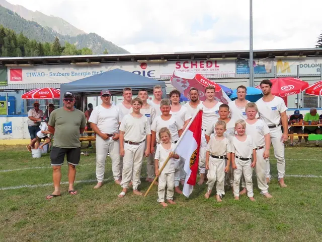 Die jeweils Besten aus den einzelnen Klassen von klein bis groß traten gegeneinander an um zu klären welcher Landesverband die Nase vorne hat.  | Foto: Salzburger Rangglerverband