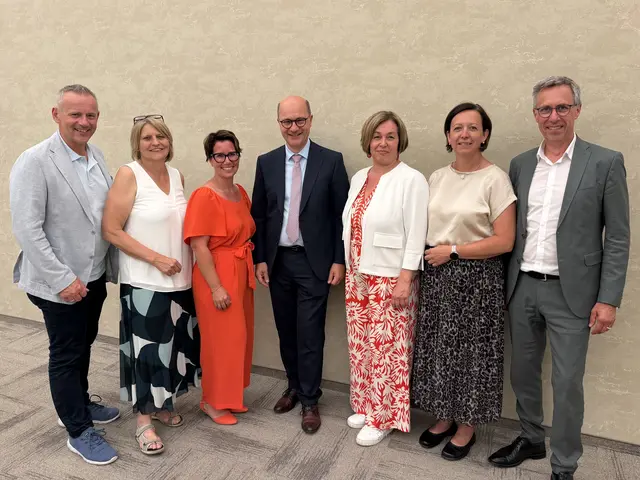 Bezirksobmann Bürgermeister Martin Leonhardsberger, Bürgermeisterin Veronika Schroll, Stadträtin Jasmin Fuchs, Präsident Bürgermeister Johannes Pressl, Bürgermeisterin Gerlinde Muhr, Geschäftsführende Gemeinderätin Elisabeth Gschwandtner und BPO Nationalrat Georg Strasser (v.l.). | Foto: VP Bezirk Melk