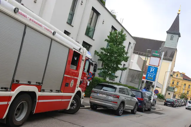 Weil ein eingeschalteter Lockenstab in einer Wohnung in der Welser Herrengasse vermutet wurde, musste die Feuerwehr ausrücken. | Foto: laumat.at