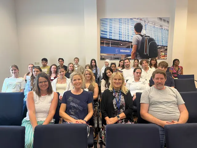 Jugendliche des Gleisdorfer Gymnasiums wurden in Brüssel von der Politikerin Elisabeth Grossman begrüßt.  | Foto: Gymnasium Gleisdorf