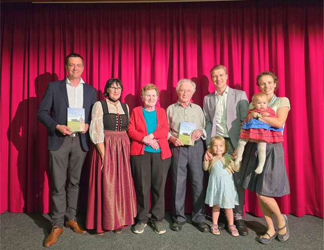 Bürgermeister Erwin Reichetseder, Konsulentin Brigitte Heilingbrunner, Rosa Stumpner, Konsulent Michael Stumpner, Markus Stumpner und Magdalena Stumpner (v. l.). | Foto: Stumpner