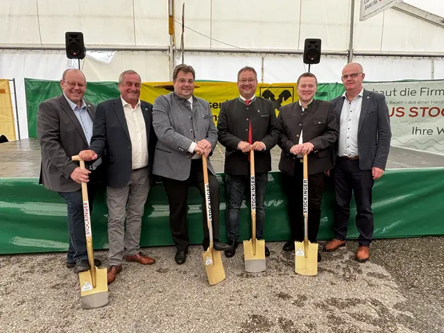 geschäftsführender Gemeinderat Karl Haselmayr, Vizebürgermeister Christian Marschalek, Landtagsabgeordneter Mario Wührer, Bürgermeister Klaus Nagelhofer, Obmann Mario Grünling sowie der geschäftsführende Gemeinderat Dieter Grim. | Foto: Dietl-Schuller