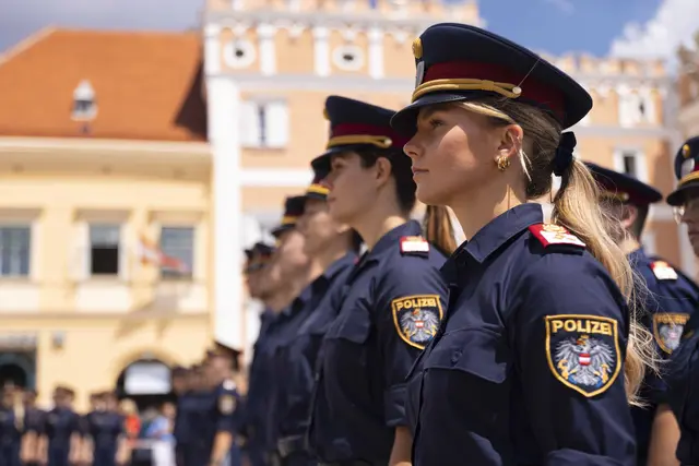 Neue Verstärkung für Niederösterreich: Mehr als 100 Polizistinnen und Polizisten starten nach erfolgreichem Ausbildungsabschluss in den aktiven Streifendienst. | Foto: LPD NÖ/O.Greene