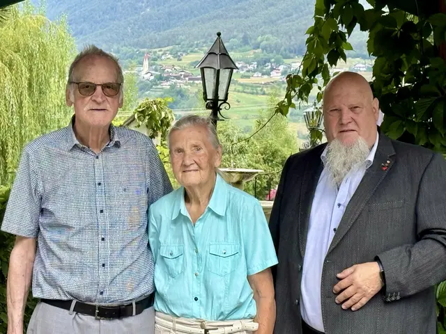 Ehrenobmann Manfred Weiskopf, Helga Frühwald und Obmann Stephan Walch. | Foto: Daniel Wolf