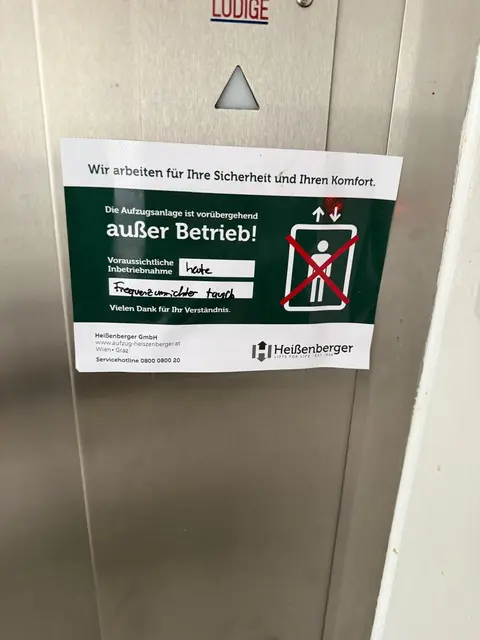 Auch wenn ein Ausgang eine Inbetriebnahme "heute" versprach, fiel der Lift für eine Woche aus.  | Foto: z.V.g.