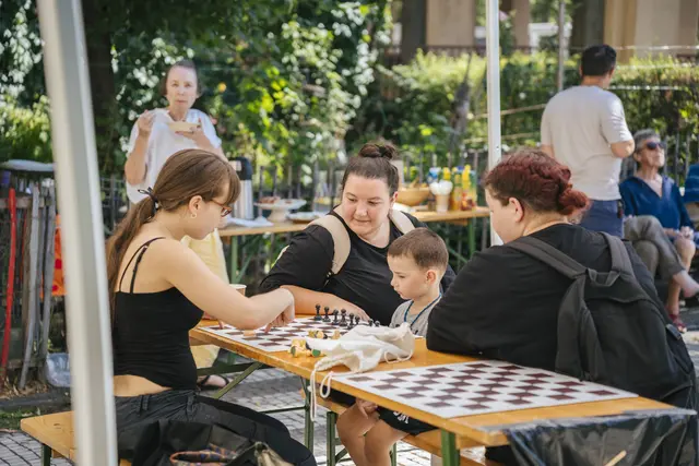 Gemeinsam wurde Schach gespielt. | Foto: Stadt Wien/Marie Schrentewein