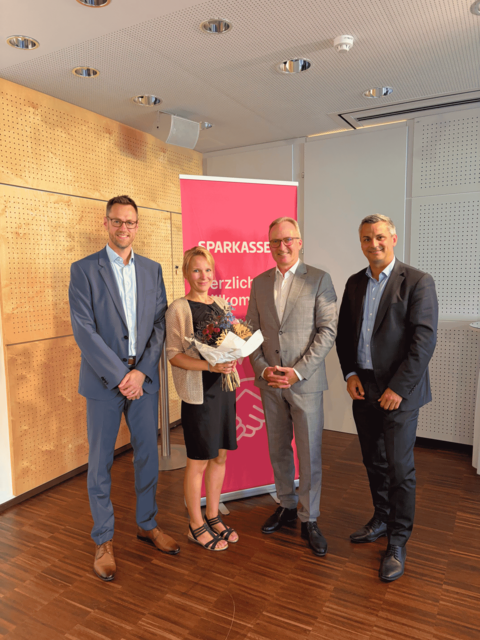 VDir. Mag. Thomas Fröhlich (Vorstand Sparkasse Herzogenburg- Neulengbach Bank AG), Dr. Tanja Lang (Aufsichtsrätin Sparkasse Herzogenburg-Neulengbach Bank AG), Dr. Harald Gruber (Vorsitzender des Aufsichtsrates Sparkasse Herzogenburg-Neulengbach Bank AG), VDir. Martin Groiss (Vorstand Sparkasse Herzogenburg Neulengbach Bank AG). | Foto: Sparkasse