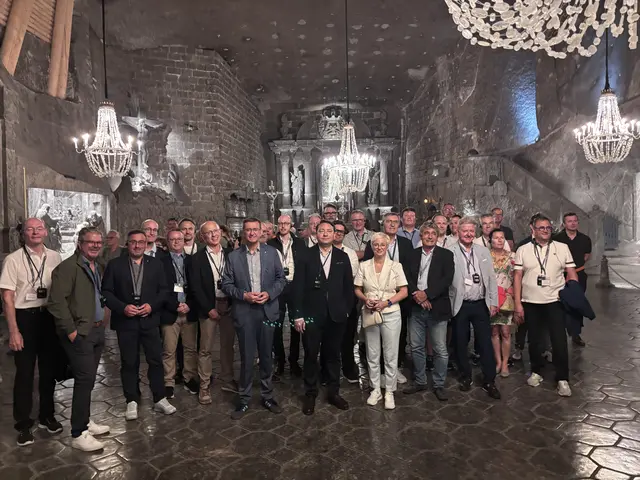 135 Meter unter der Oberfläche bot ein Besuch des Salzbergwerks Wieliczka mit seiner riesigen Kapelle ganz aus Salzstein nicht nur einen imposanten Eindruck sondern vor allem auch willkommene Abkühlung. | Foto: MeinBezirk/Thomas Winkler