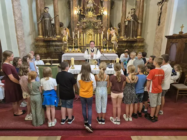Segnung der Kinder der Abschlussklassen. | Foto: Manfred Hintersteiner