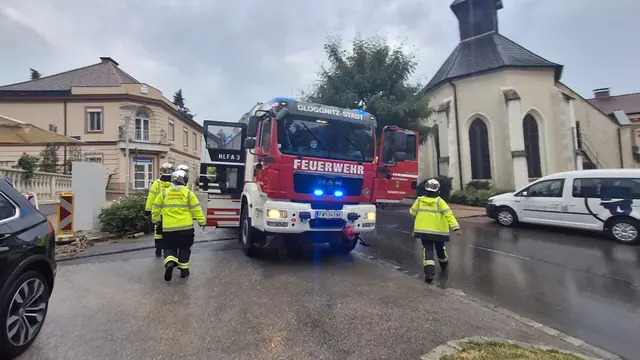 Der Starkregen hielt die Feuerwehren im Raum Gloggnitz auf Trab. | Foto: FF Gloggnitz-Stadt, FF Gloggnitz-Aue, FF Maria Schutz