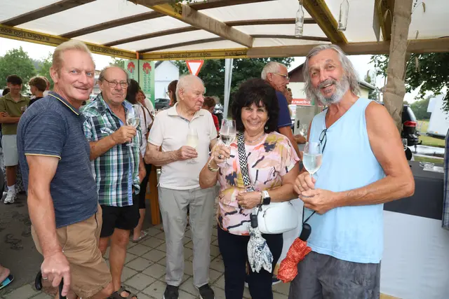 Im Zentrum können die Besucherinnen und Besucher des Rosentaler Kulinariums an lauen Abenden gemütlich "zusammenstehen".