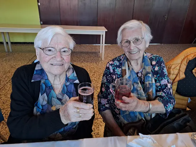 "Mahlzeit miteinander" hieß es für die ältere Generation beim gemütlichen Beisammensein. | Foto: Nachbarschaftshilfe Plus