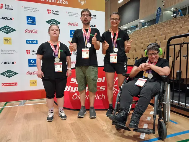 Die Sportler:innen der Lebenshilfe-Werkstätte Bad Ischl Marlies Höllwerth, Bernhard Pamminger-Gruber, Laura Juricevic und Doris Atzmüller (v. l. n. r.) durften Gold- und Silbermedaillen mit Nachhause nehmen. | Foto: Lebenshilfe OÖ