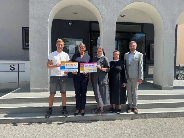 Lukas Eder vom Sozialzentrum Mosaik, Gesundheitsreferentin Tanja Grander, Sr. Ida Vorel, Leiterin des Quartier 16, Sr. Christofora, Bürgermeister Peter Schobesberger (v.l.).  | Foto: Stadtamt