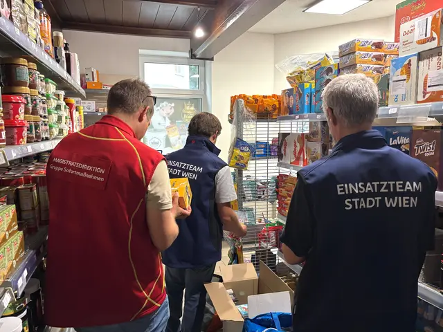 Bei der Kontrolle stellten die Einsatzkräfte 682 illegale E-Zigaretten, 40 Kilogramm Shisha-Tabak sowie 70 Packungen Zigaretten sicher. | Foto: Stadt Wien / Gruppe Sofortmaßnahmen
