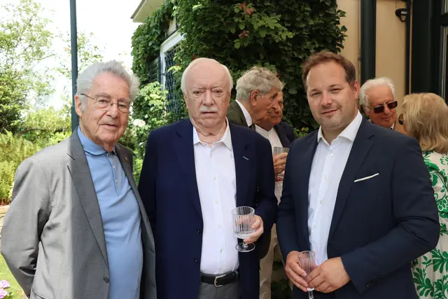 Unter den Ehrengästen waren neben Bezirkschef Daniel Resch (r.) auch Heinz Fischer (l.) und Michael Häupl (m.) | Foto: BV19/Ronzoni