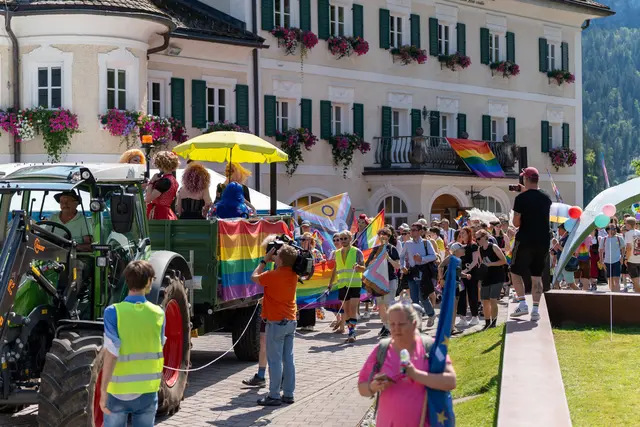  Bereits zum fünften Mal veranstaltet der Verein „Heublumen“ die Pride Parade in Unken im Pinzgau. | Foto: Jakob Koch