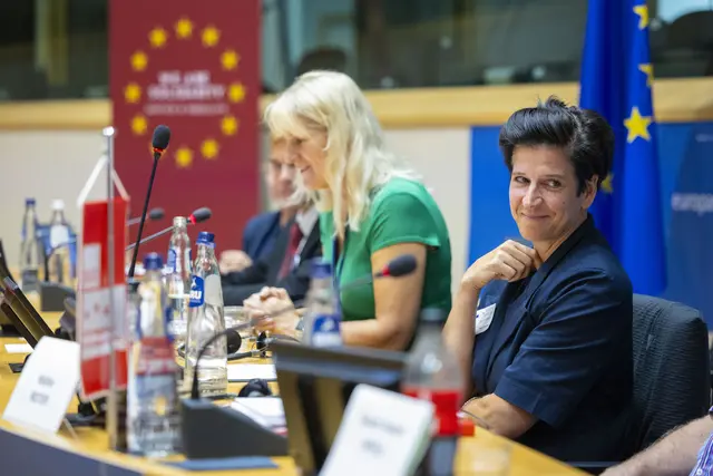 Astrid Kniendl von "akzente" bei der Fachtagung in Brüssel | Foto: Bernal Revert/BR&amp;U