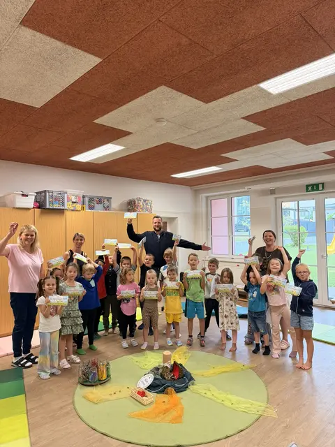 Verteilung Ferienpass in den Schulen &amp; Kindergärten | Foto: Stadtgemeinde Eisenerz