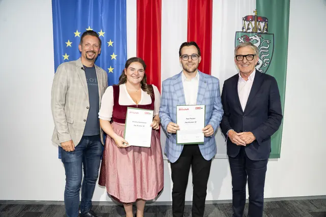 Bei der Verleihung: „Steirische Wirtschaft“-Chefredakteur Mario Lugger, Kristina Dettenweitz, Paul Flecker und WKO Steiermark-Präsident Josef Herk. | Foto: Foto Fischer