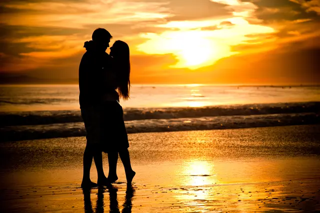 Urlaubszeit ist für viele auch Zeit für die Liebe. | Foto: dima_rogozhin/Smarterpix