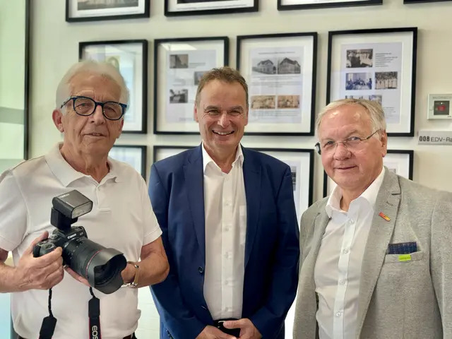 Historiker Johann Schleich, Direktor Franz Winkler und Bürgermeister Josef Ober | Foto: MeinBezirk/Gerda Sammer-Schmidt
