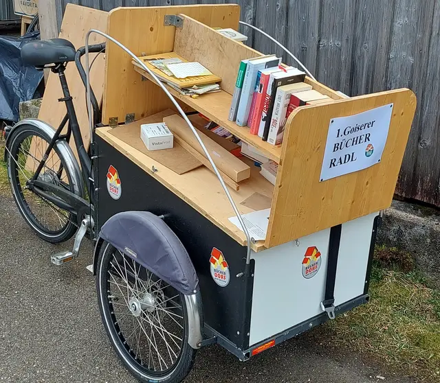 Lesekultur fördern: auch das Goiserer Bücher-Radl ist unterwegs. | Foto: Steinbauer H.